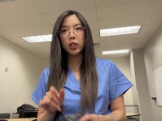 Šliaužiantis md convinces jaunas azijietiškas medicininis daktaras į šūdas į gauti ahead