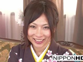 Japānieši geisha izpaužas piesaistīti augšup un played ar