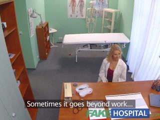 Fakehospital новий медсестра приймає подвійний кінчання від хтивий md