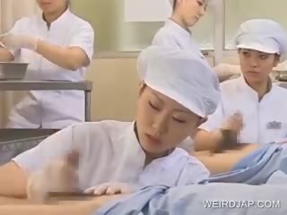 Nhật bản y tá làm việc tóc rậm phallus